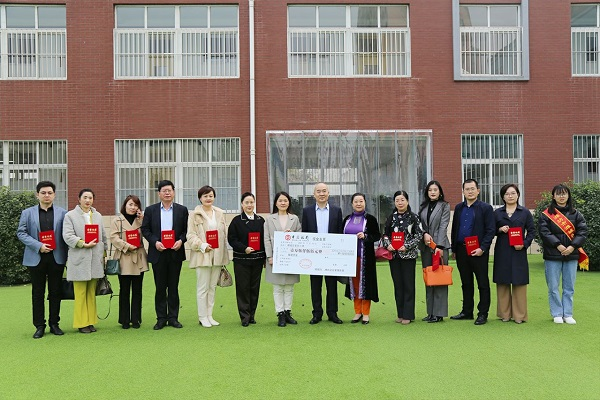 【綠地茵茵，情暖校園】威龍公司參與濰城實(shí)驗(yàn)小學(xué)捐款活動(dòng)
